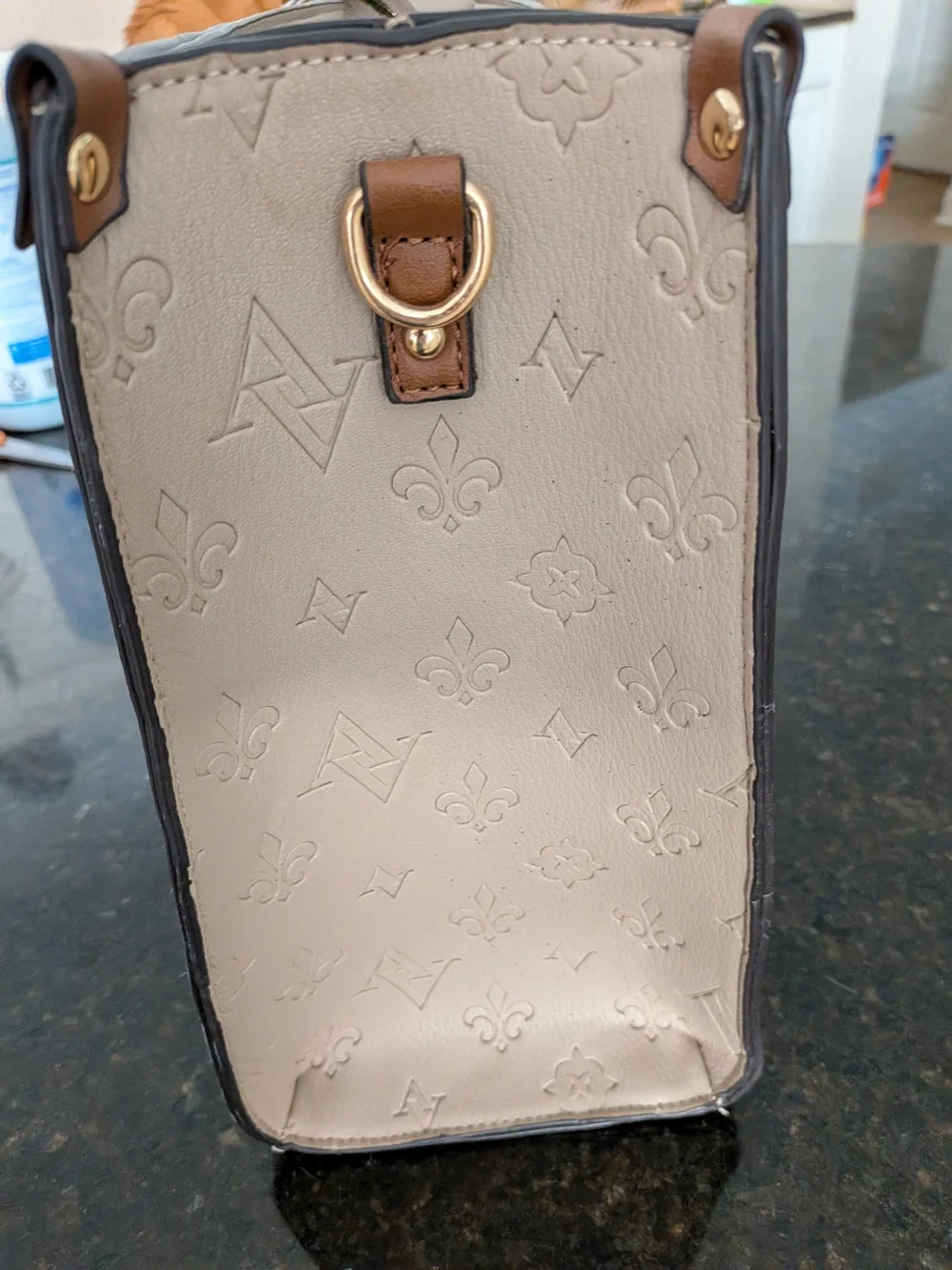 N/A chic cream